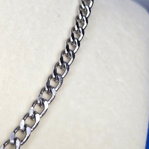 Melania Clara Silver Pave Queen Crown Initial Cuban Link Chain Necklace - Picture 2 of 6